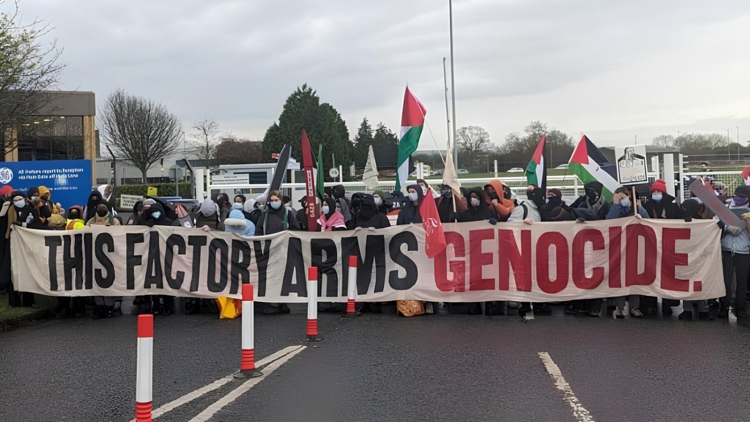 Royaume-Uni : deux usines livrant des armes à Israël bloquées par des travailleurs 