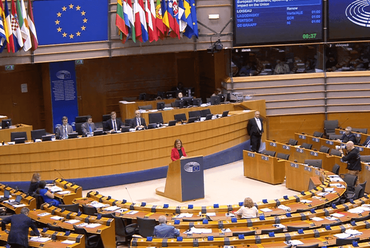 Limitation du droit d'asile, enfermement aux frontières : le Parlement européen adopte le pacte migratoire