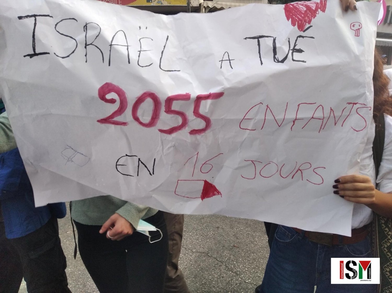 Macron en Cisjordanie. Des manifestants dénoncent la complicité française avec Israël