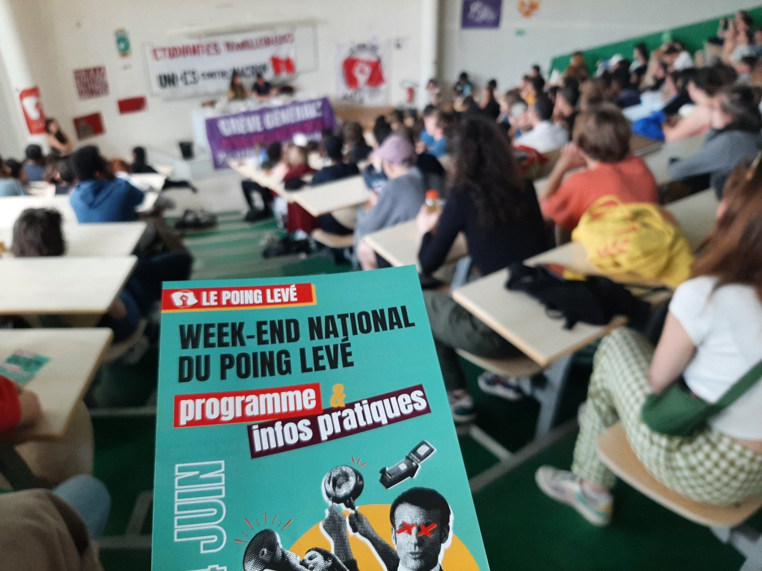 300 jeunes au premier week-end national du Poing Levé pour s'organiser contre Macron et le capitalisme !