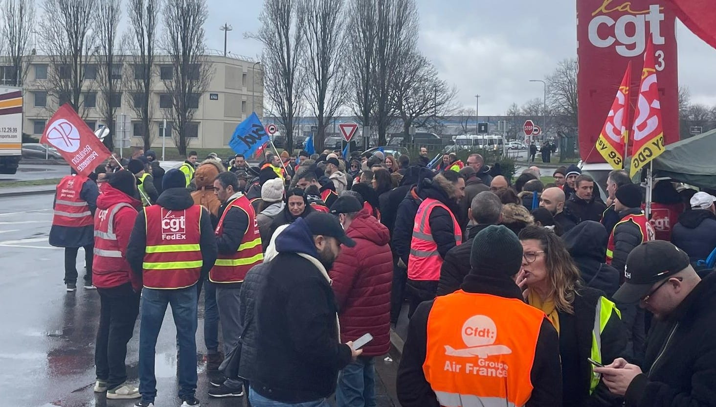 Plusieurs centaines de personnes réunies à Roissy contre le licenciement du secrétaire de l'UL CGT