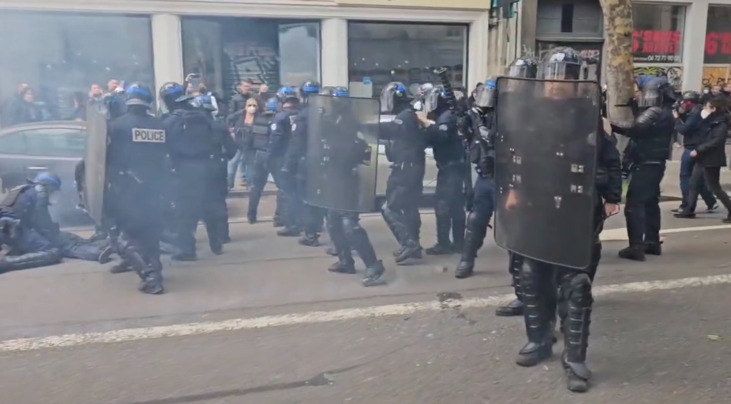 1er mai : la police réprime violemment à Lyon, Toulouse, Paris, au moins 45 personnes interpellées