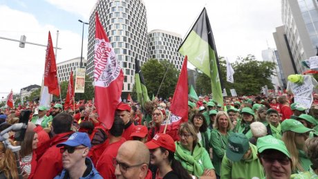 Belgique : des dizaines de milliers de travailleurs en grève et manifestation pour les salaires