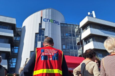 Enedis n'est pas « au-dessus des lois » : rassemblement contre la répression syndicale en Gironde 