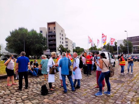 Bordeaux. Rassemblement devant l'hôpital Pellegrin contre la gestion autoritaire et les sanctions à l'hôpital