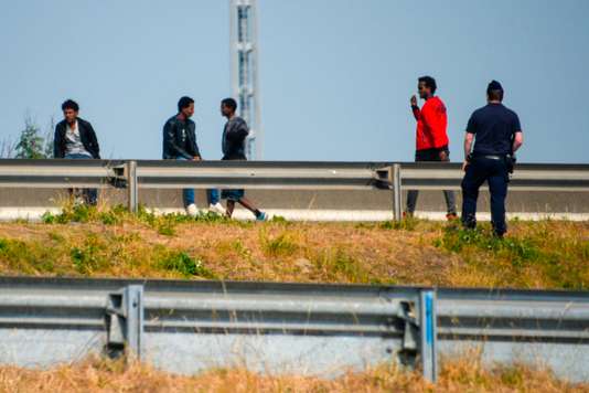 Calais : un migrant mort sur l'autoroute