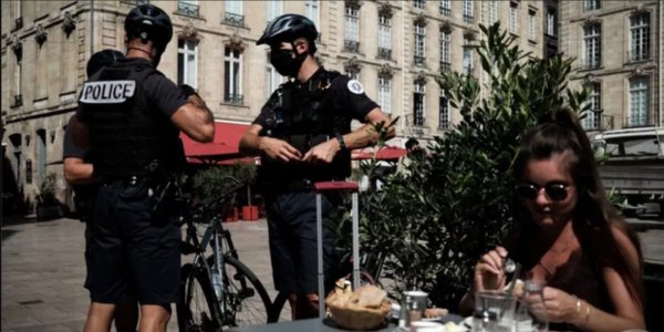 Pass autoritaire : un homme interpellé à l'hôpital pour avoir présenté le QR Code de Macron