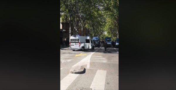 Vidéo Toulouse. La police empêche une ambulance de passer, elle doit rebrousser chemin