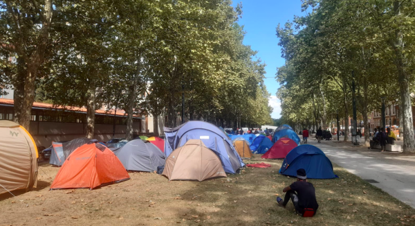 « Ils sont à la rue pendant des mois » : retour sur la situation des mineurs étrangers isolés à Toulouse