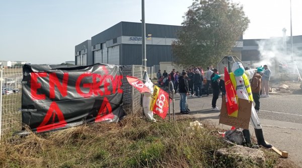  « Il ne faut pas qu'ils lâchent » : Les grévistes de Sabena soutiennent la lutte des ouvriers de Total 