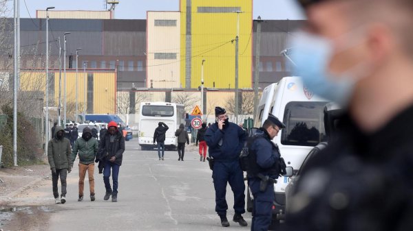 Confinement : la justice condamne un SDF, la police déloge un camp de migrants