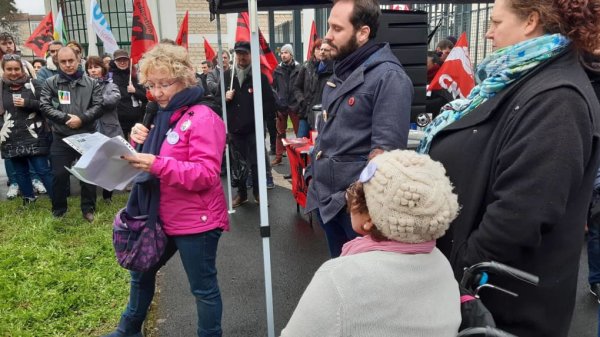 Poitiers. 200 personnes devant le rectorat pour les "3 de Melle"