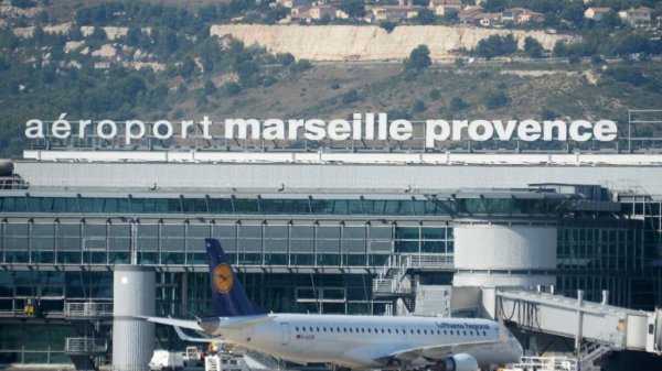 "On se bat contre la régression sociale !" Hussein, gréviste de l'aéroport Marseille-Provence