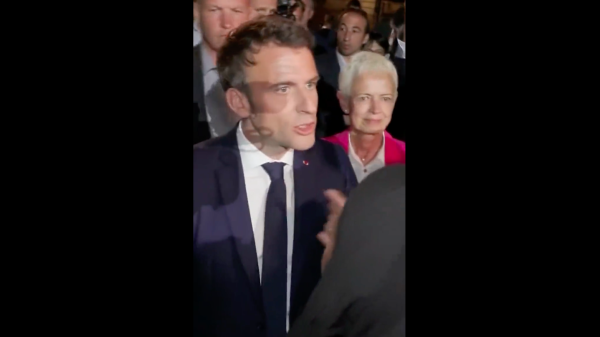 Islamophobie. À Strasbourg, Macron demande à une femme voilée : « C'est un choix ou on vous a forcée ? »