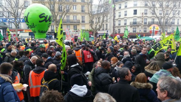Gare de l'Est : 20 000 cheminots et manifestants se préparent à faire dérailler Macron