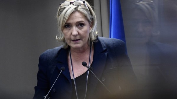 Marine Le Pen, les retraités et les migrants : le mytho de trop !