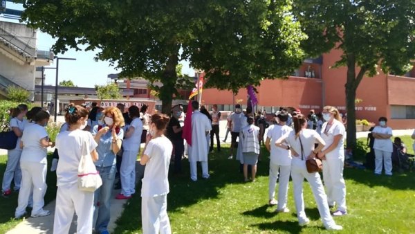 Toulouse. Des rassemblements en hommage aux personnels soignants décédés du Covid19