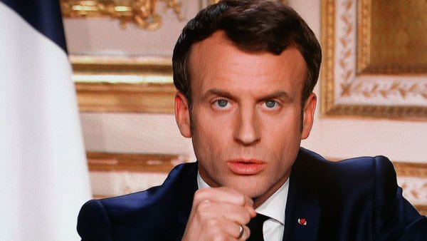 Macron repasse à l'attaque sur la réforme des retraites