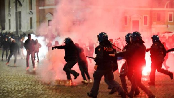 Face aux mesures répressives, les manifestations se multiplient en Italie