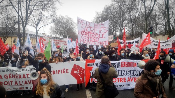 Paris. Face au mépris du gouvernement, 2000 étudiants dans la rue pour revendiquer des mesures d'urgence pour la jeunesse