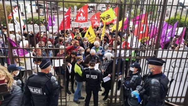 Millau. Dossiers contre des manifestants et amendes "sans contact" : "C'est une police politique"