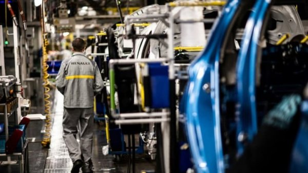 Casse sociale et Greenwashing. Renault annonce la suppression de 2000 emplois supplémentaires