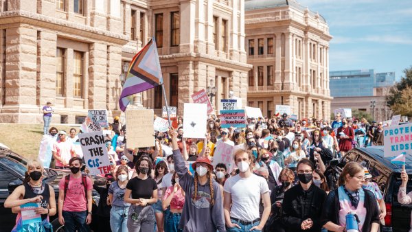 Transphobie : les Texans appelés à dénoncer les parents d'enfants trans pour « maltraitance »