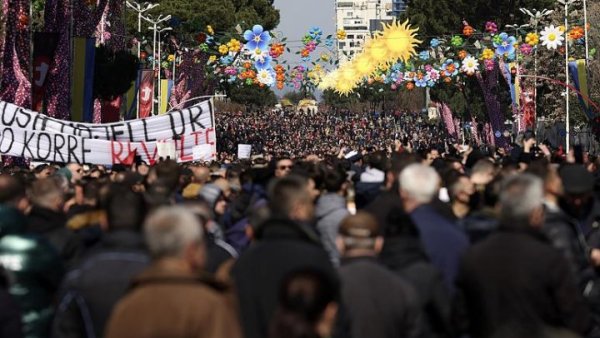 Albanie. Des milliers de personnes manifestent contre l'inflation du carburant et des aliments