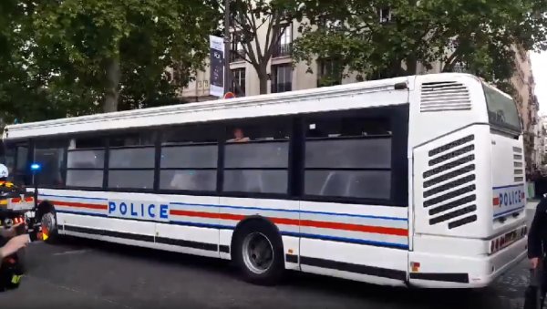 VIDEOS. A Paris, interpellations massive de Gilets jaunes, ils sont embarqués dans un bus de police
