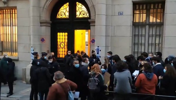 Crise sanitaire. Blocus à La Sorbonne contre le maintien des partiels