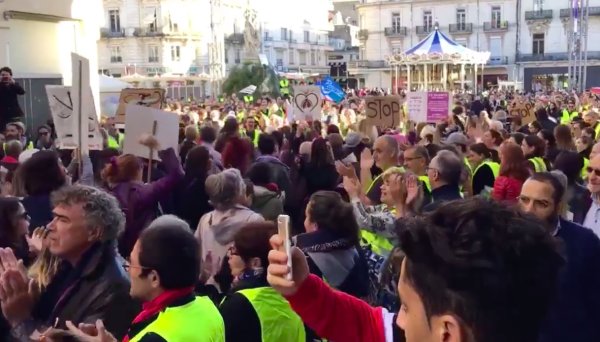 Montpellier : les Gilets Jaunes font une haie d'honneur à la manif contre les violences faites aux femmes