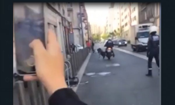 Répression : un policier à moto percute violemment un lycéen de 16 ans mobilisé à Marseille