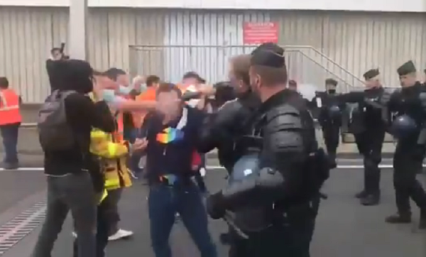 VIDEOS. Coups de matraque, lacrymos, syndicalistes arrêtés : la police réprime les grévistes d'ADP à Orly