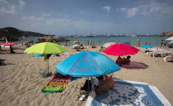 Farniente : Blanquer a annoncé son protocole désastreux depuis ses vacances à Ibiza