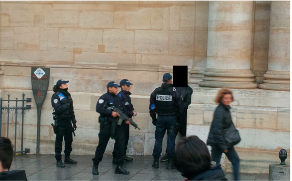 Contre une réunion antifasciste à la Sorbonne, la police sort les fusils d'assaut
