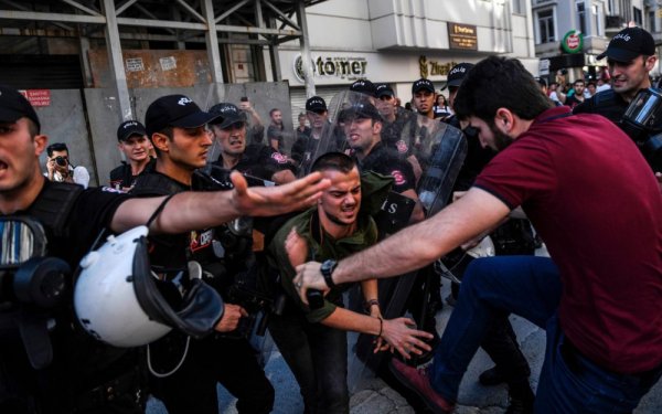 La marche des fiertés à Istanbul durement réprimée par Erdogan