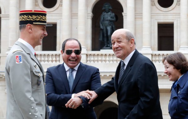 Bombardements de civils en Egypte : les arrangements et complicités de l'impérialisme français 