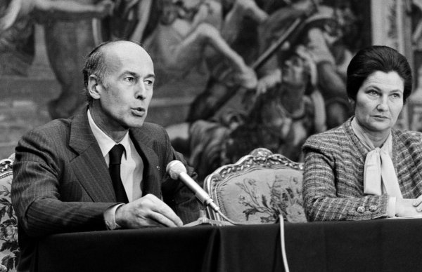 Giscard, président féministe ? Un hommage hypocrite qui réécrit l'Histoire