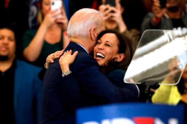 Joe Biden choisit Kamala Harris comme colistière : une candidature 100% pro-répression