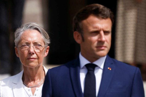 Réforme des retraites : malgré la crise politique, Macron réaffirme son projet anti-social