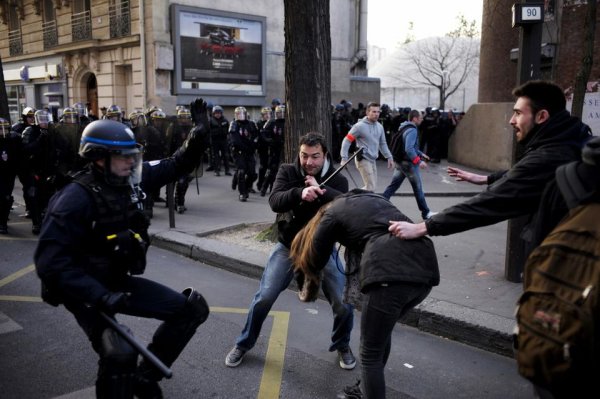 Paris 1. Violences policières, matraquage sanglant et interpellations devant Tolbiac 