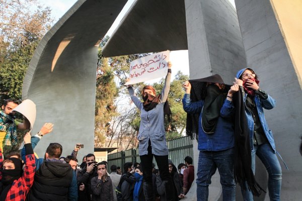 Plusieurs morts, des dizaines d'arrestations, mais les manifestations se poursuivent en Iran
