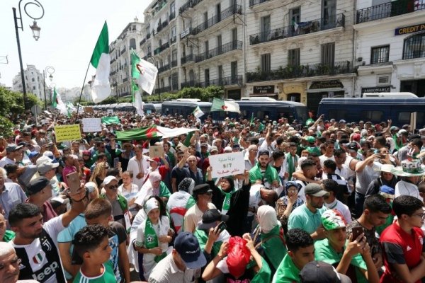 Algérie. Sous la pression des masses, le régime joue la carte du « dialogue »