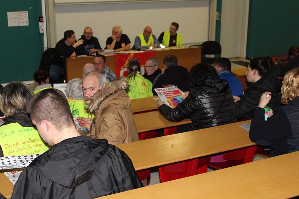 A Valenciennes, une rencontre syndicats et Gilets jaunes pour préparer le 5 décembre