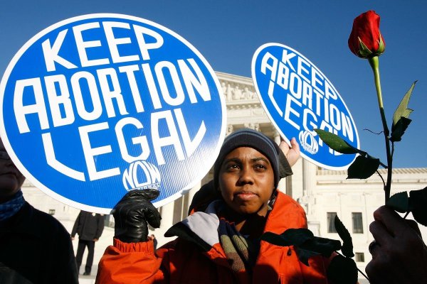 Etats-Unis : six États interdisent l'avortement sous prétexte de coronavirus