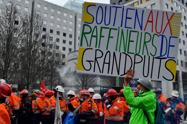 Construire un plan de bataille contre les licenciements : les grévistes de Grandpuits montrent la voie