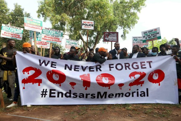 Nigéria. Un an après le massacre de Lekki, la jeunesse nigérienne n'oublie pas et se mobilise à nouveau 