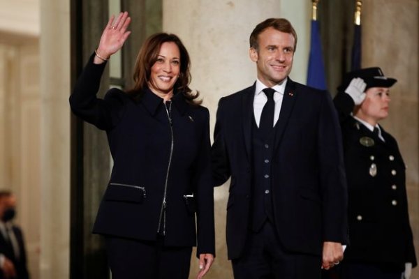 Kamala Harris à Paris : derrière la "réconciliation" affichée, les tractations diplomatiques se poursuivent