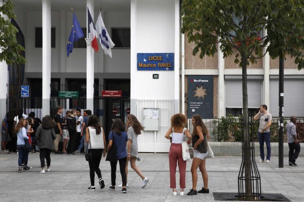 « Ils nous ont mis 135 euros d'amende » : des lycéens verbalisés pour avoir tenté de bloquer 