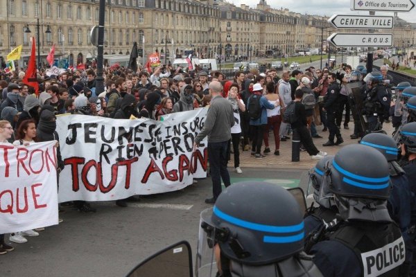 Bordeaux. Manifestation après le 49.3 et répression 